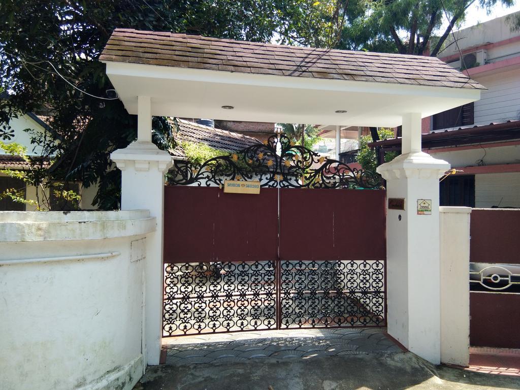 Birds Nest Home Stay Kochi Exterior photo